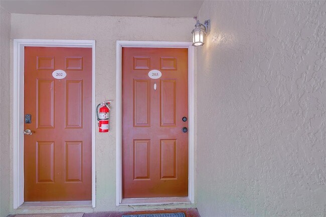 Building Photo - 12293 Sailwinds Dr