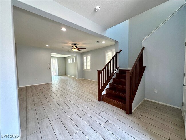 Building Photo - 9527 Ridgeglen Ct