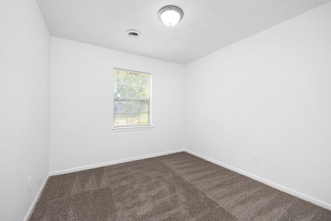 Building Photo - Completely Remodeled Home Near Shelby Forest