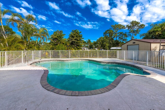 Building Photo - 13577 52nd Ct N