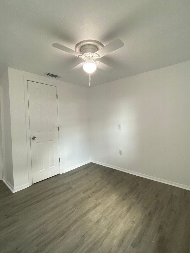 Building Photo - 12120 71st St E