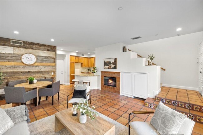 Building Photo - 19 Vinca Ct