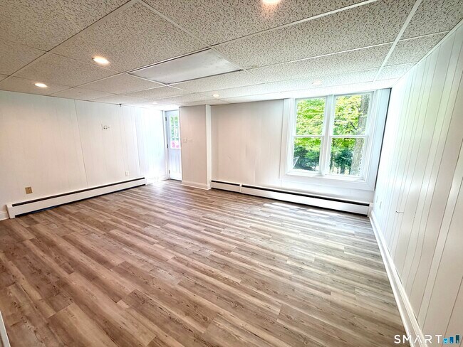 Building Photo - 137 Florida Hill Rd