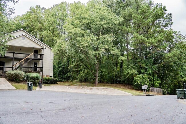 Building Photo - 1600 Oakpoint Dr SW