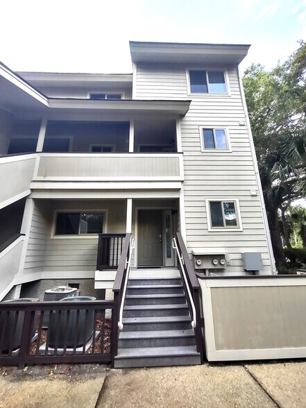 Private Entry, Parking in front - 1 Tanglewood Dr
