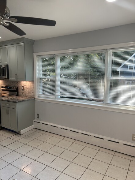 Building Photo - 1250 Gardners Neck Rd