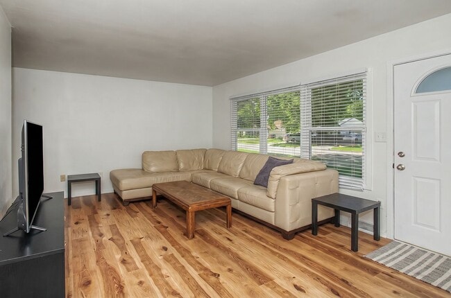 Building Photo - CHARMING RANCH!! 3 Bed, 1 Bath Home in Ames