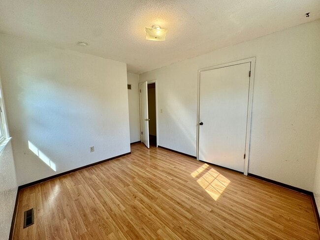 Building Photo - short term lease available