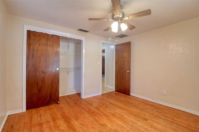 Building Photo - 4845-4825 25th Ave N