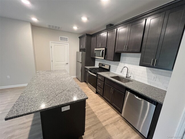 Building Photo - 415 Tower Ridge Cir