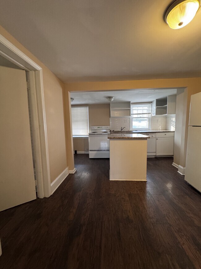 Building Photo - 420 Jackson Park Rd