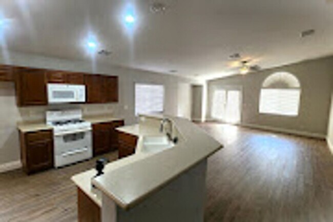 Building Photo - 4 bedroom in gated community