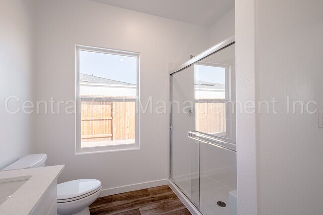 Building Photo - 4 Bedroom, 2 Bath Home with Solar in the Southwest - $2495 Per Month!