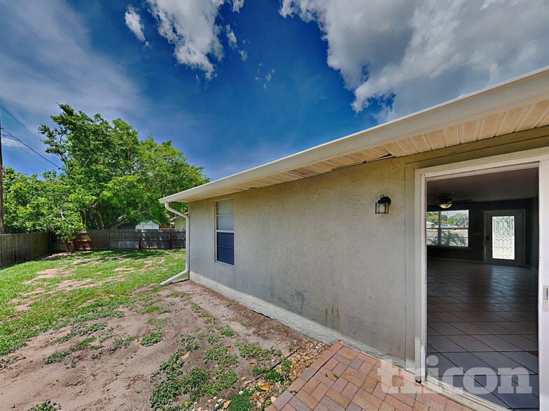 Building Photo - 5513 3rd Avenue Plaza W