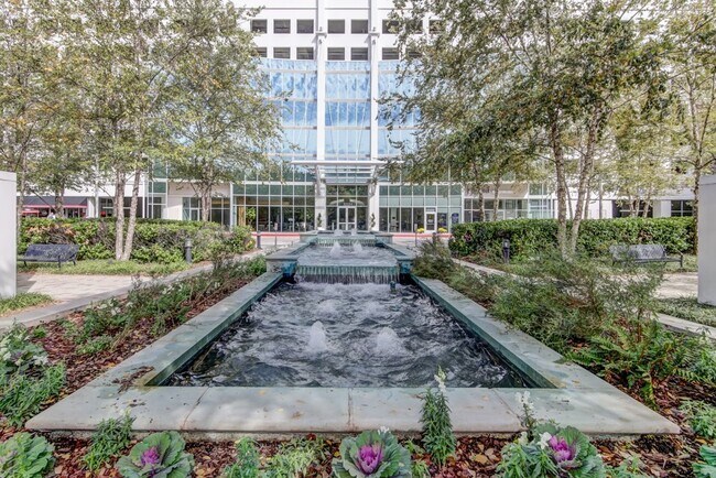Building Photo - High-rise Luxury 1 Bedroom Buckhead Condo,...