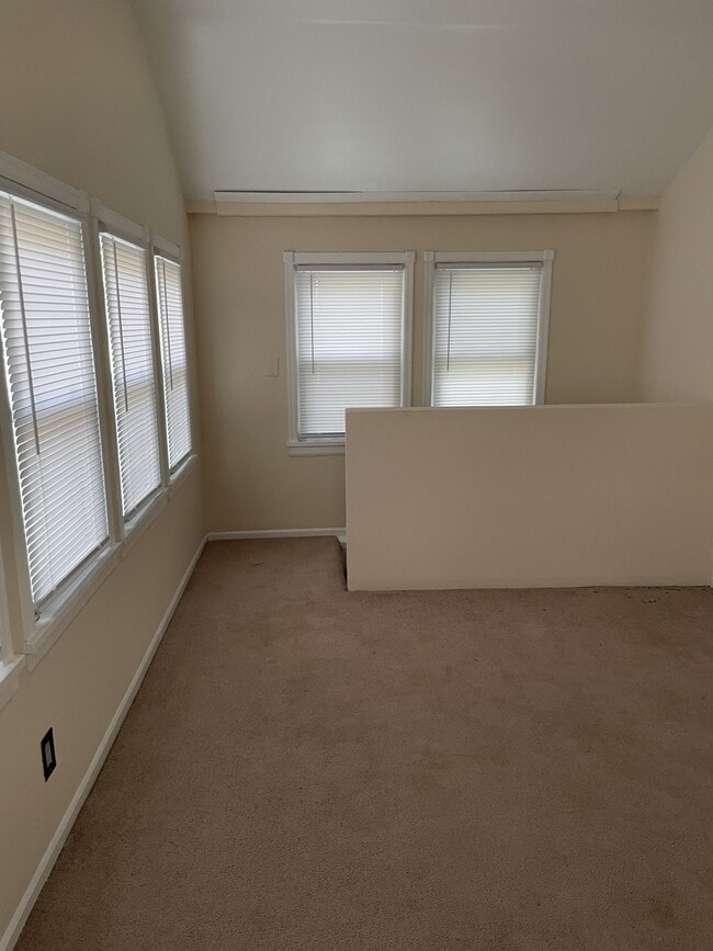 Sunroom/Dining - 46 Martinview Rd
