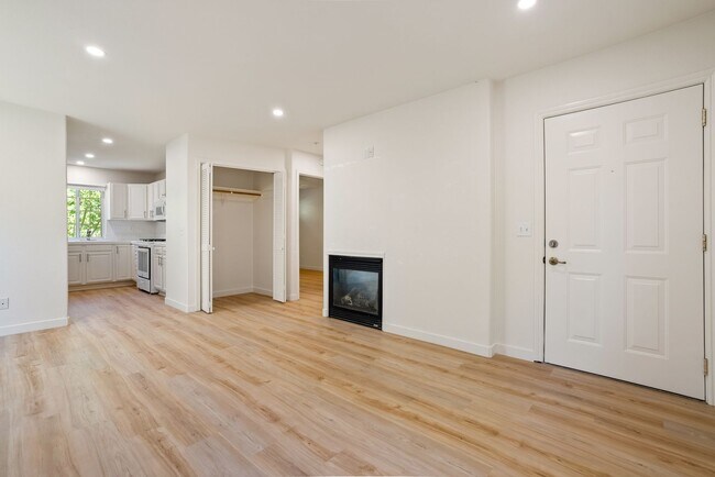 Building Photo - Newly renovated downstairs 1 bedroom 1 bath.