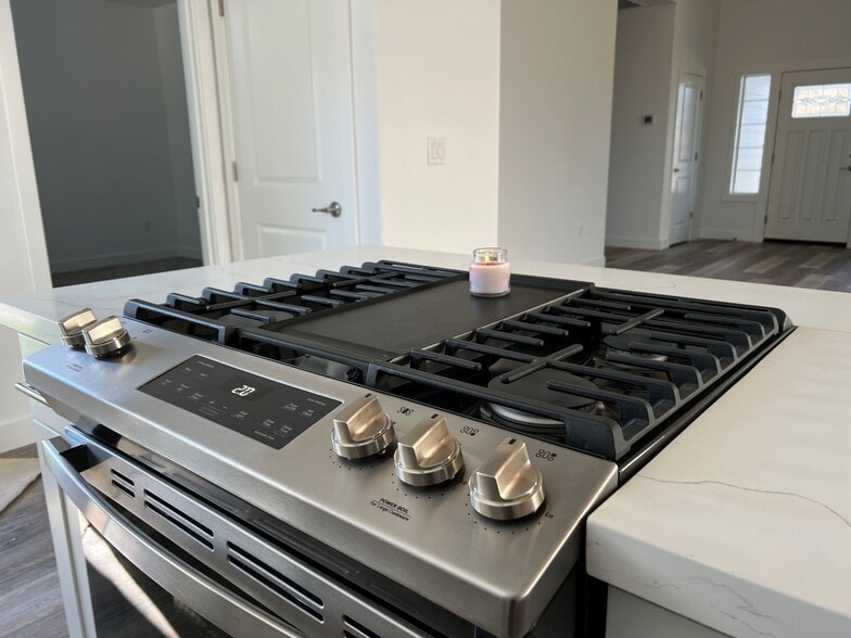 Building Photo - 3002 Roald Ave SE