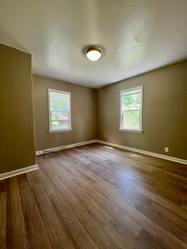Building Photo - Two Bedroom Home in Kalamazoo