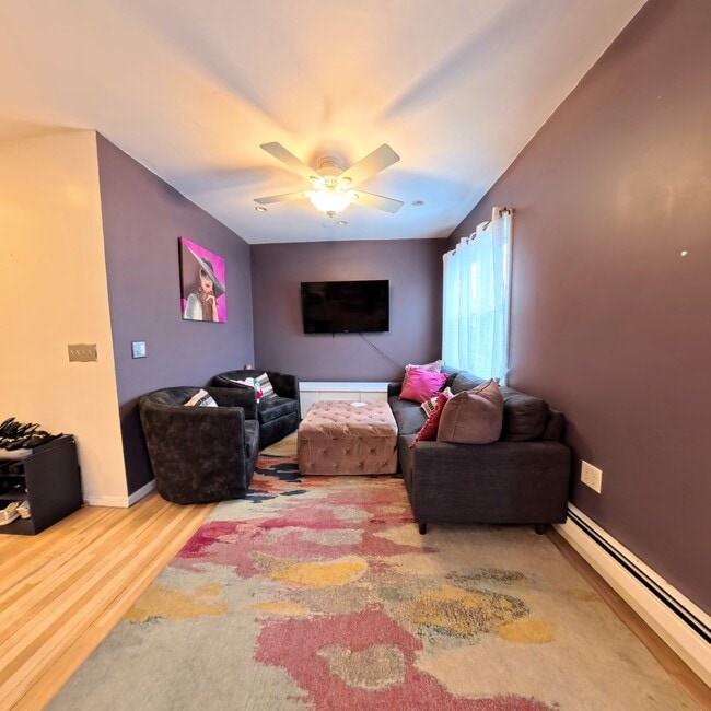 Building Photo - 285 Dorchester St