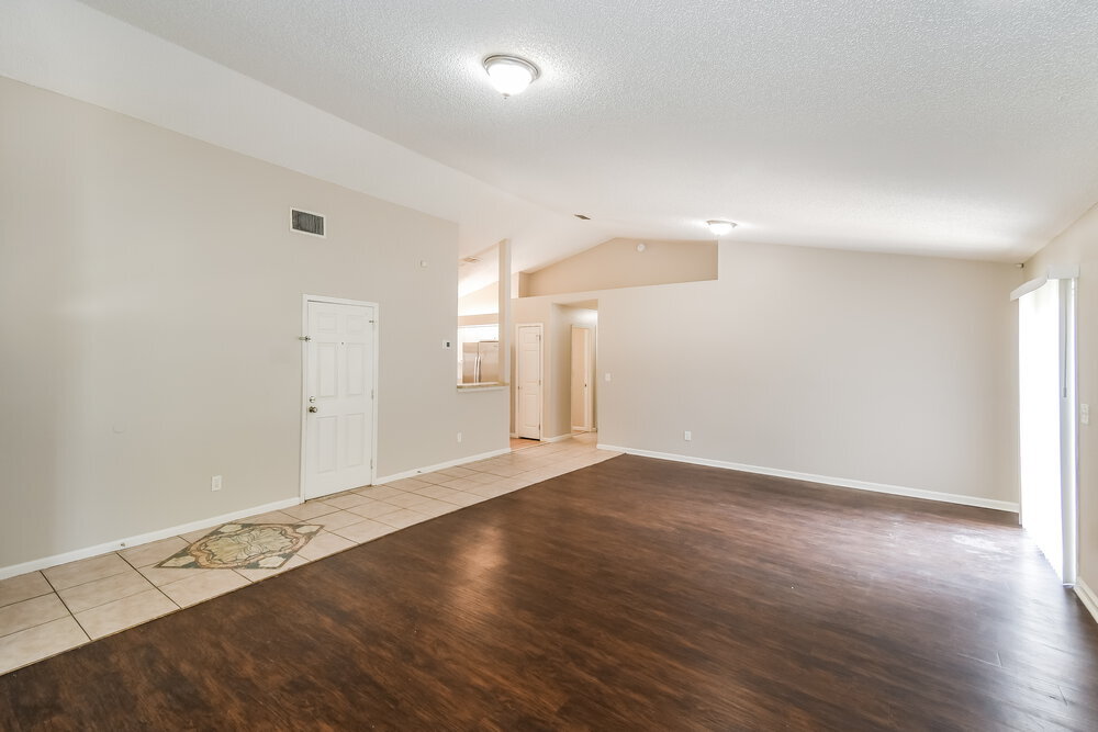 Building Photo - 10725 Meadowlea Dr