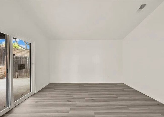 Building Photo - 3440 N Amberwood Ave