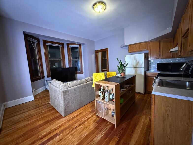 Building Photo - 133 Parker St