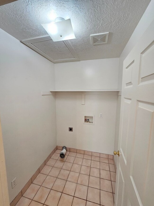 Building Photo - Spacious 3 Bd 2.5 Bath Townhouse in Bountiful