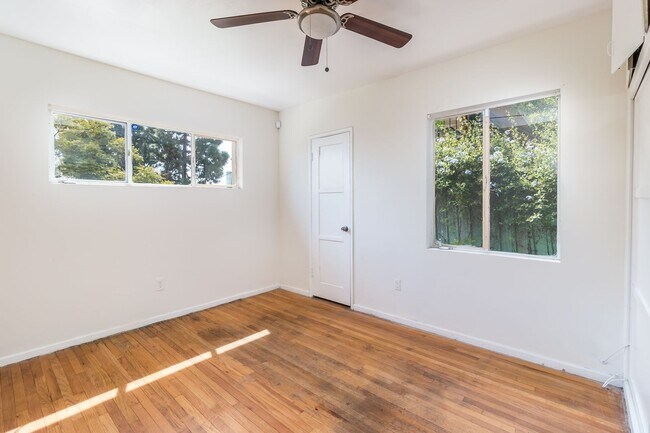 Building Photo - Bright & Spacious 1BR Retreat Near Keck Medical Center | Private Garage + Garden Space