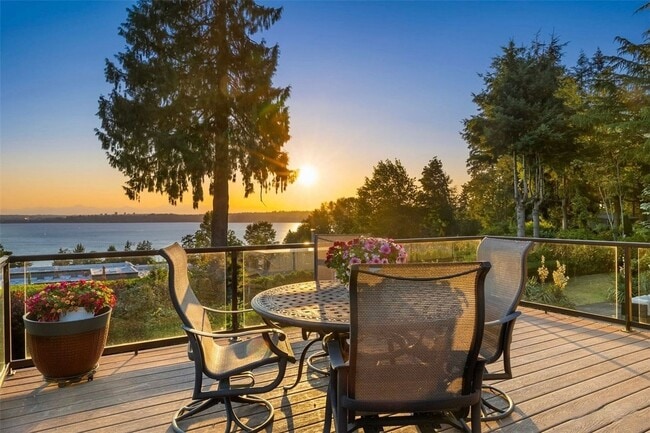 Building Photo - Kirkland View Home