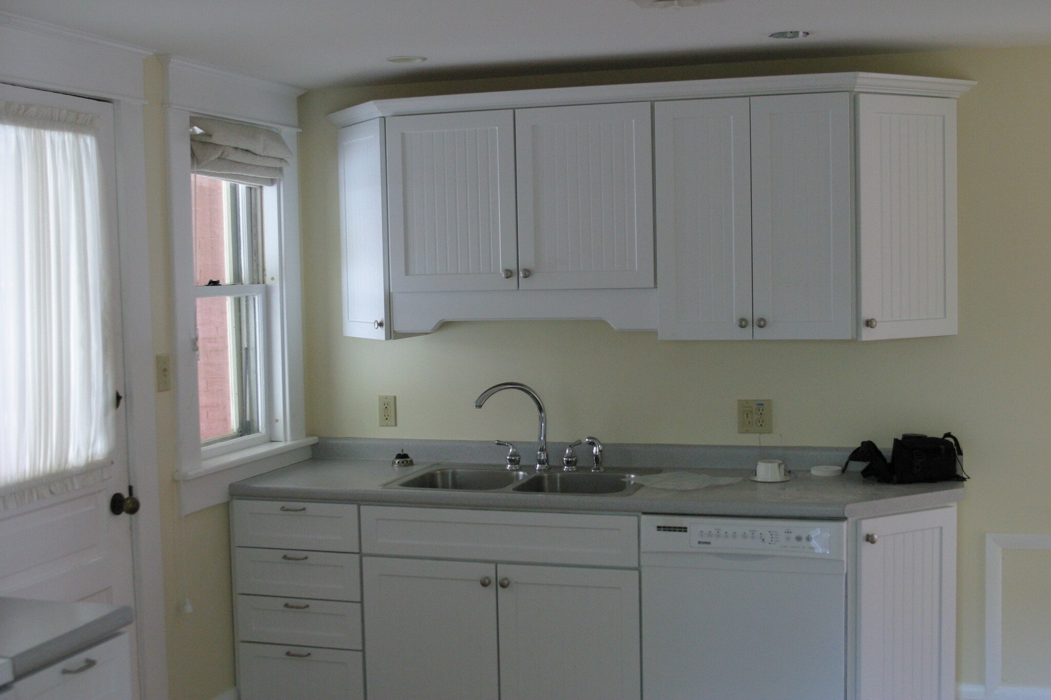 Building Photo - 326 College St