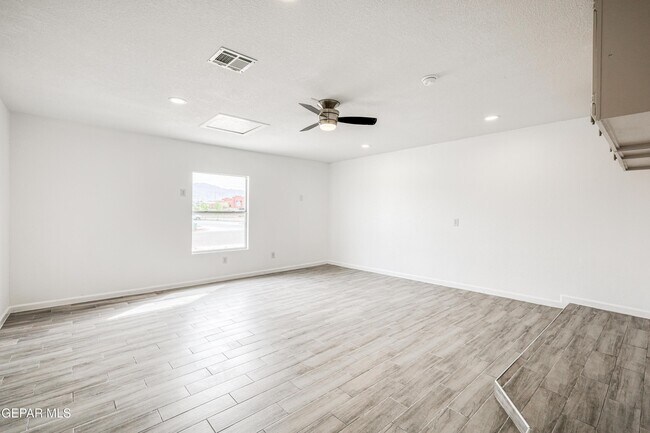 Building Photo - 5729 Saplinas Rd