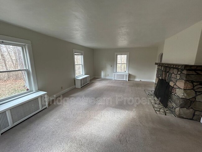 Building Photo - 7155 Meeker Rd