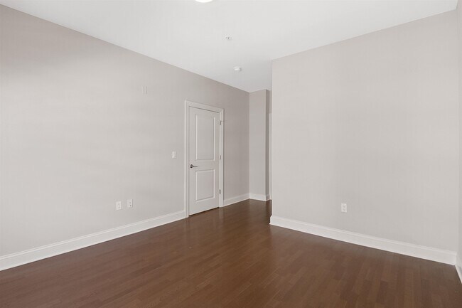 Building Photo - 100 Marshall St