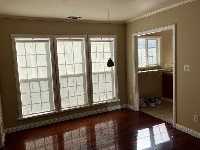 Building Photo - 2833 S Victoria Ave