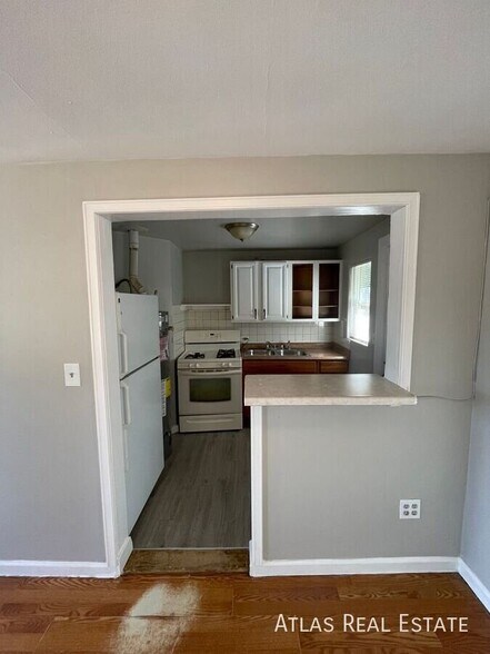 Building Photo - 7391 Oneida Dr