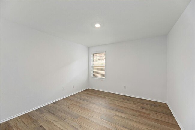 Building Photo - 443 Sebring Cir