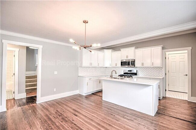 Building Photo - 1118 NW 33rd St