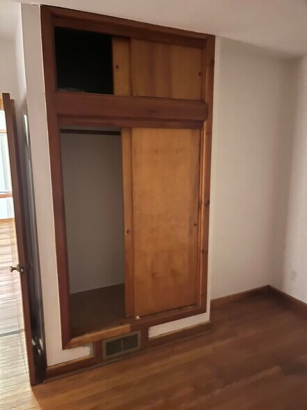 Building Photo - 2806 S Lenox St