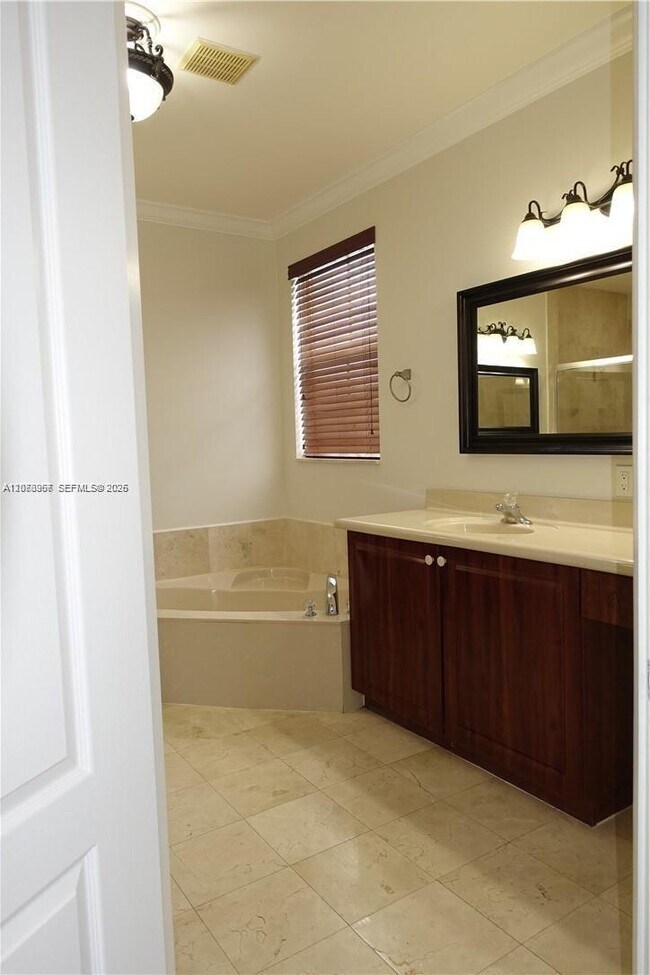 Building Photo - 18125 NW 89th Ct
