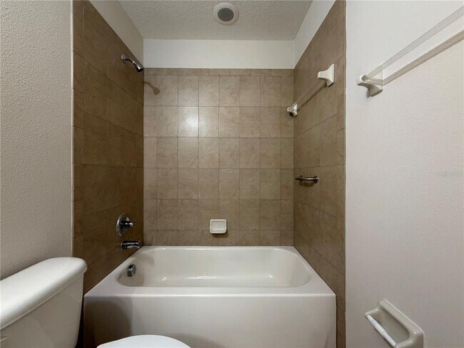 Building Photo - 2432 Seven Oaks Dr