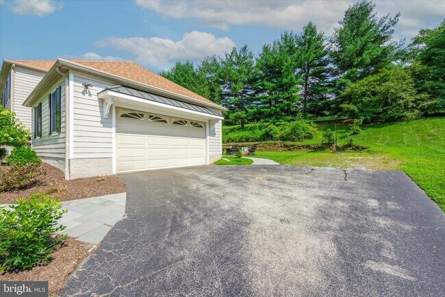 Building Photo - 531 Misty Hollow Ct