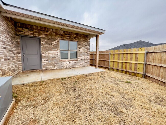 Building Photo - 3/3/2 Duplex in Northwest Lubbock