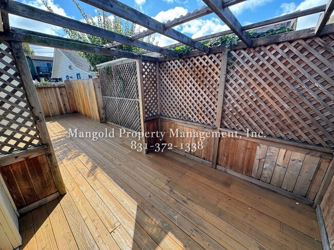 Building Photo - 2-Bedroom PLUS Loft Home Downtown Monterey
