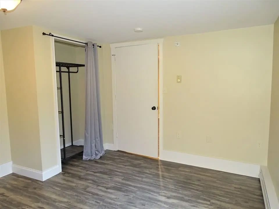 Building Photo - 125 E Main St