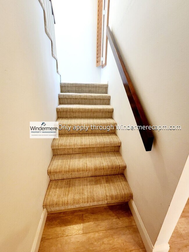 Building Photo - Gorgeous Campus Commons Home Available Now!