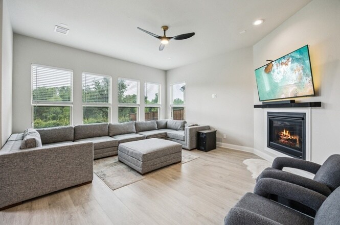 Building Photo - 4871 Lockwood Dr