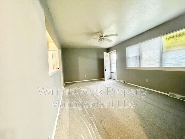 Building Photo - 566 Walnut St