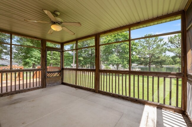 Building Photo - 2300 Greenwing Ct