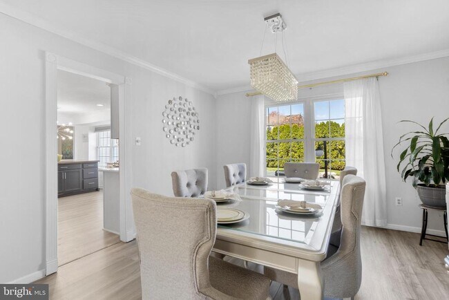 Building Photo - 5 Greenleigh Cir